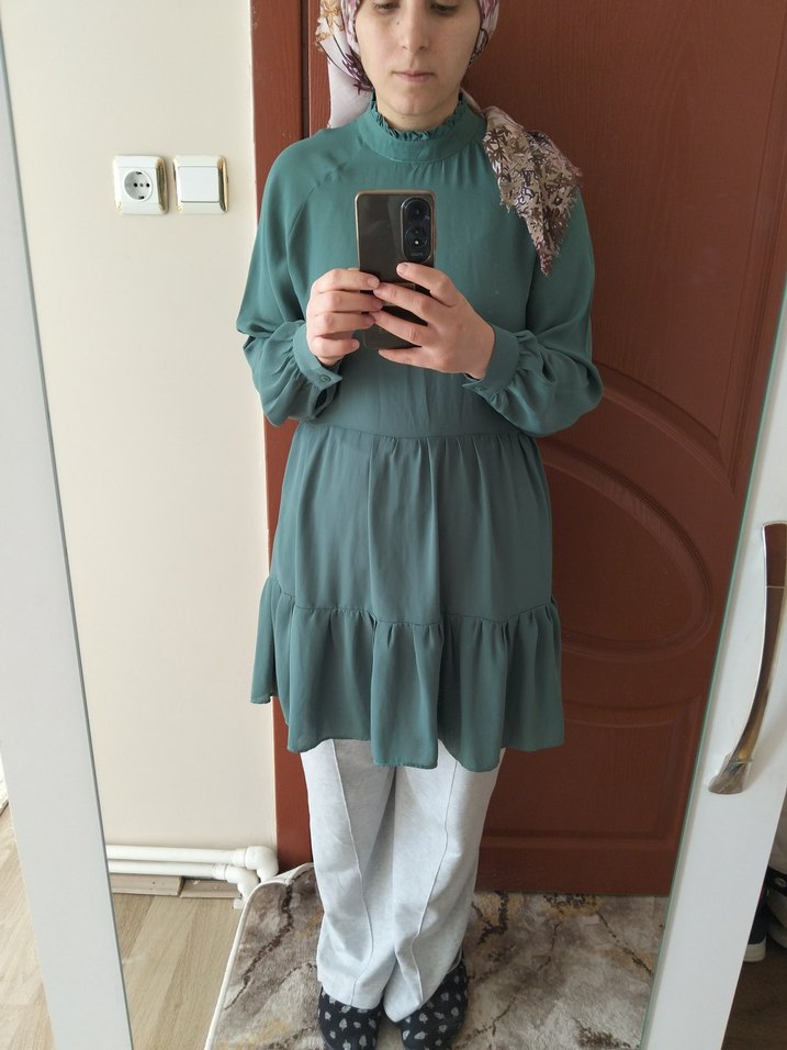 Yeşil Fırfırlı Uzun Kollu Midi Tunik - Görsel 2