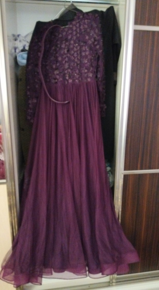 Uzun Kollu Mor İşlemeli Kadın Abiye - Görsel 3