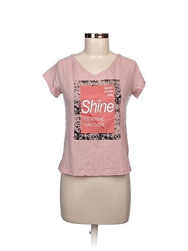 Defacto T-shirt %70 İndirimli.