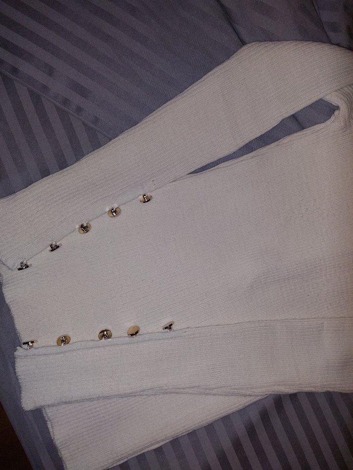 Düğmeli Beyaz Kadın Triko Kazak - Görsel 3