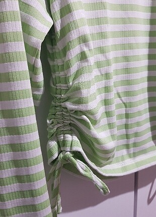 Markasız Ürün Yanları büzgülü yeşil-beyaz çizgili bluz