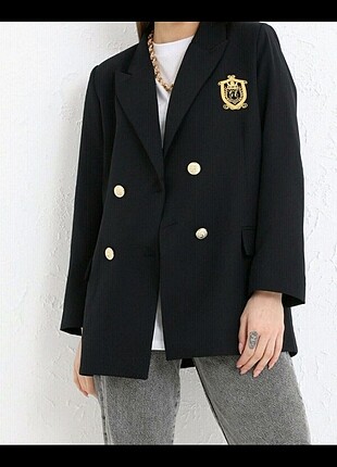 Arma Detaylı Blazer Ceket