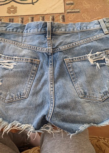 Kadın Mavi Yırtık Denim Şort - Görsel 2