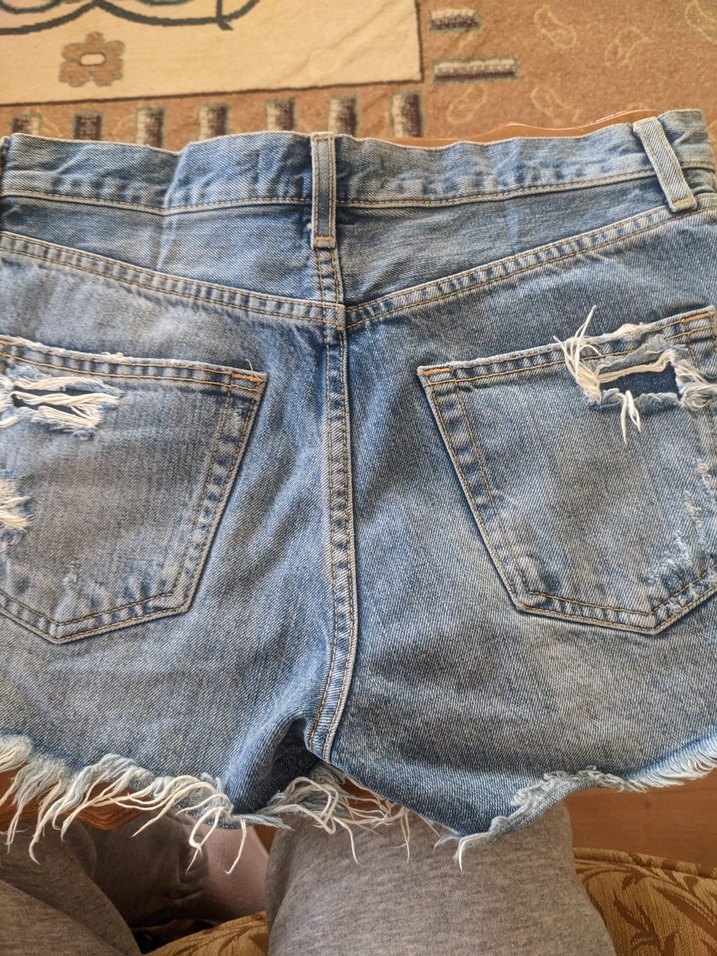 Kadın Mavi Yırtık Denim Şort - Görsel 2