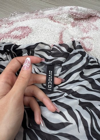 Uzun Kollu Zebra Desenli Boğazlı Bluz transparan - Görsel 2