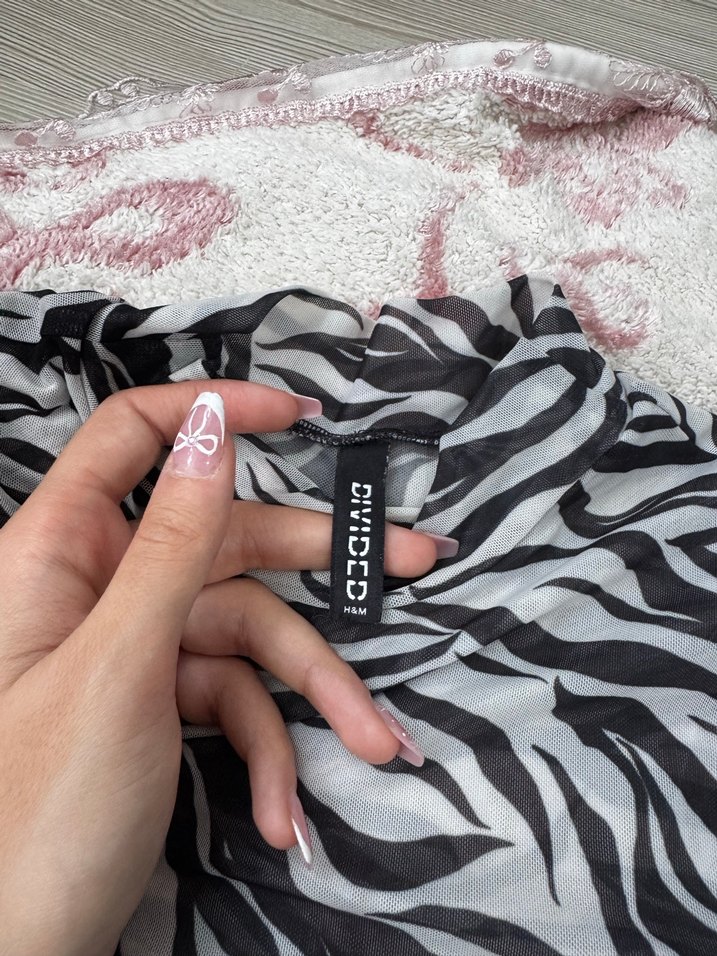 Uzun Kollu Zebra Desenli Boğazlı Bluz transparan - Görsel 2