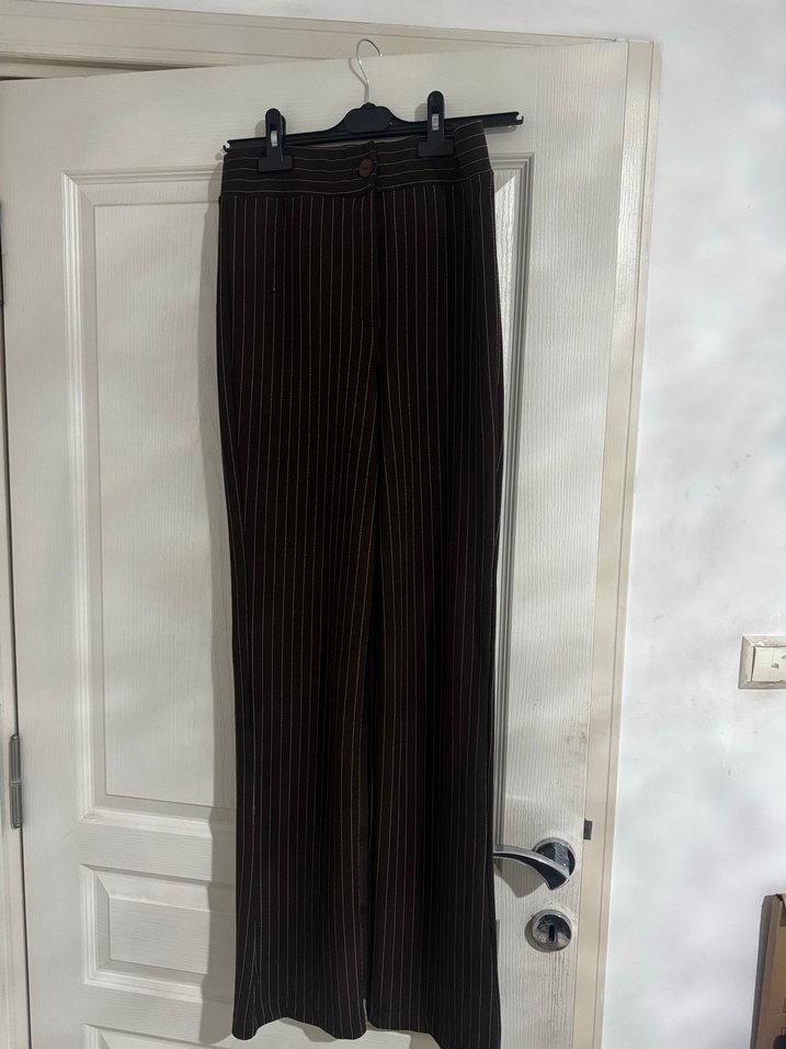 Kadın Kahverengi Çizgili Pilili Kumaş Pantolon - Görsel 2