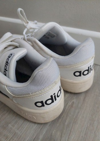 Adidas Beyaz Siyah Çizgili Bağcıklı Spor Ayakkabı