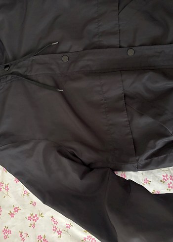 Düğmeli Siyah hm yağmurluk - Görsel 3