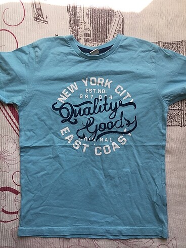 5 Yaş Beden Erkek çoçuk tshirt leri tane 25 tl