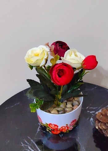 Diğer Çok Renkli Yapay Çiçekli Dekoratif Saksı