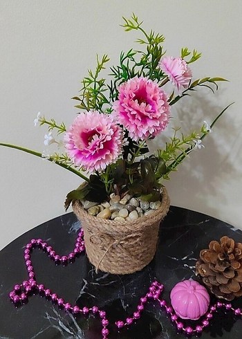 Diğer Renkli Yapay Çiçekli Hasır Saksı