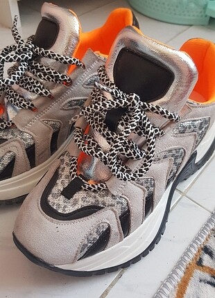 Spor ayakkabi