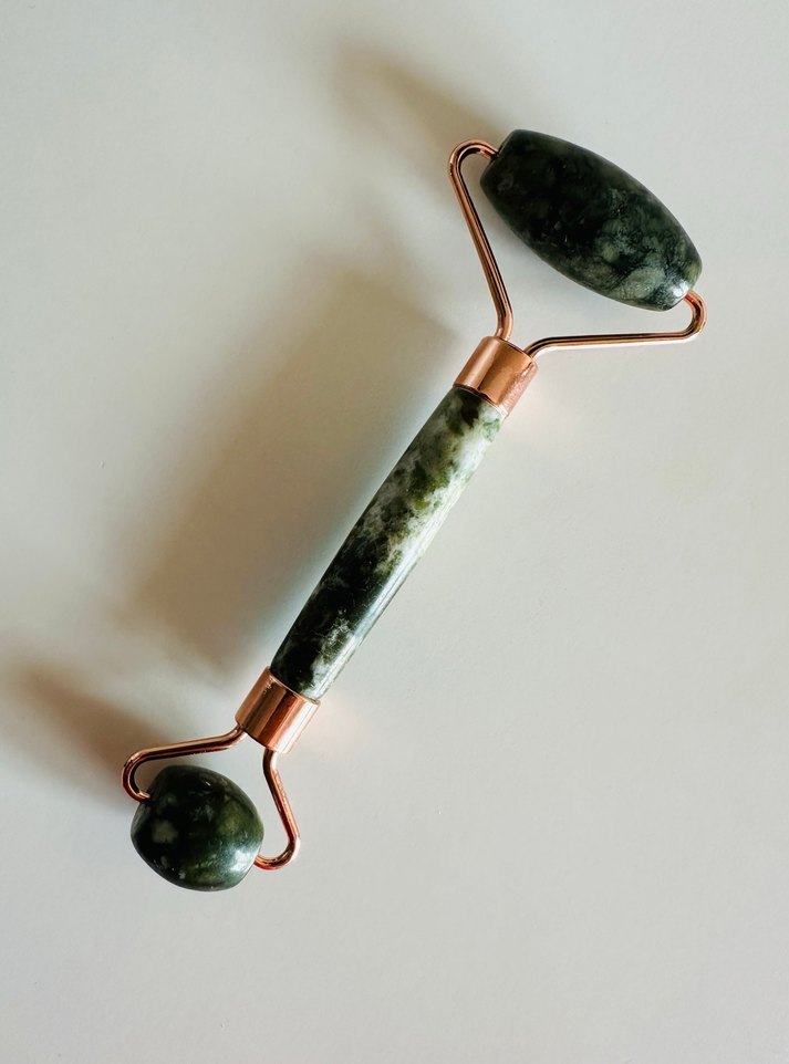 Çift Taraflı Yeşim Taşı Yüz Masaj Rulosu - Görsel 2