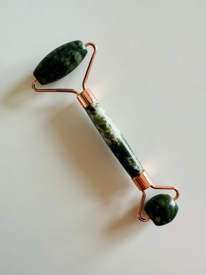 Çift Taraflı Yeşim Taşı Yüz Masaj Rulosu - Görsel 4