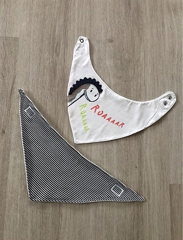 H&M Bebek Üçgen Önlük Dinozor - Görsel 2