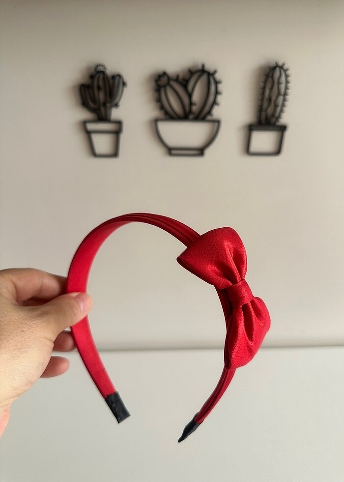 Kırmızı Saten Kaplama Taç - Görsel 1