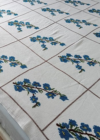 Mavi kaneviçe işlemeli etamin örtü - Görsel 6