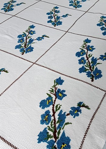 Mavi kaneviçe işlemeli etamin örtü - Görsel 7
