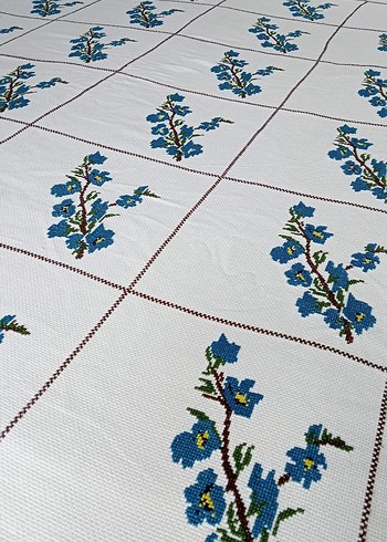 Mavi kaneviçe işlemeli etamin örtü - Görsel 2