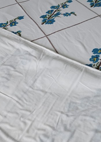 Mavi kaneviçe işlemeli etamin örtü - Görsel 10