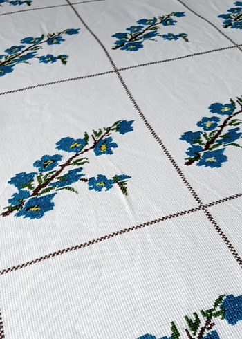 Mavi kaneviçe işlemeli etamin örtü - Görsel 8