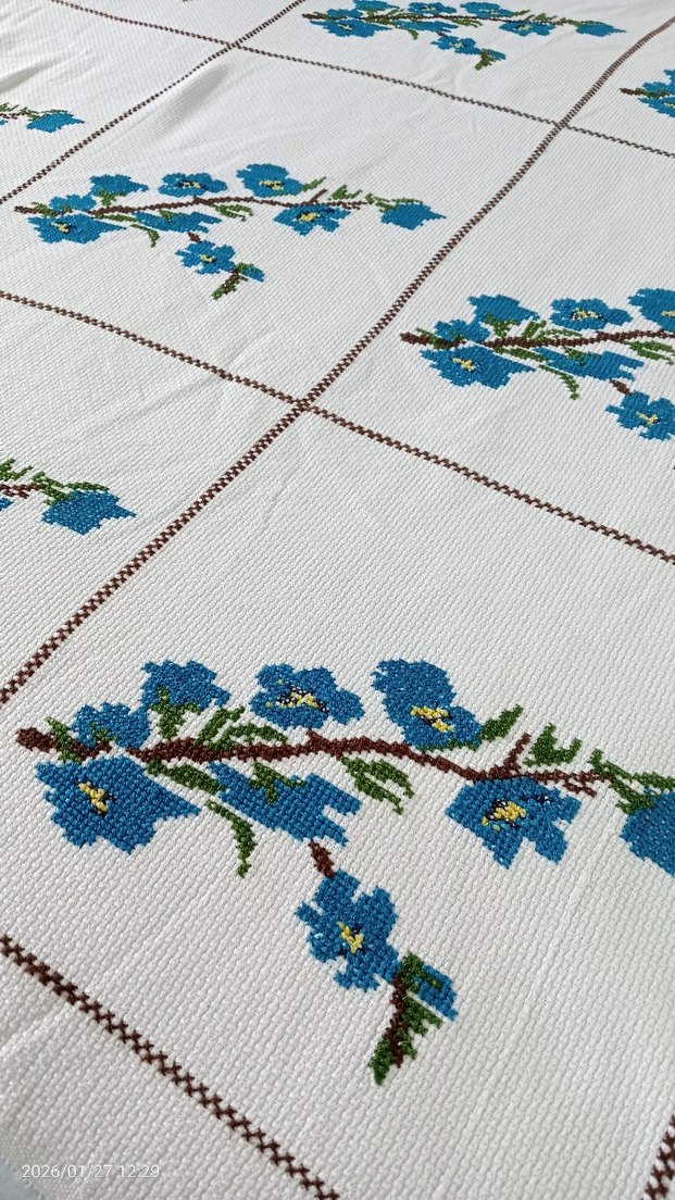 Mavi kaneviçe işlemeli etamin örtü - Görsel 5