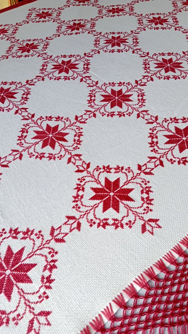 Klasik Nakışlı Kırmızı Masa Örtüsü - Görsel 2