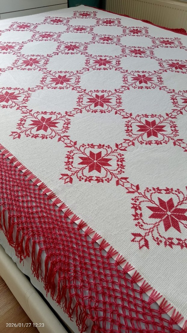 Klasik Nakışlı Kırmızı Masa Örtüsü - Görsel 4