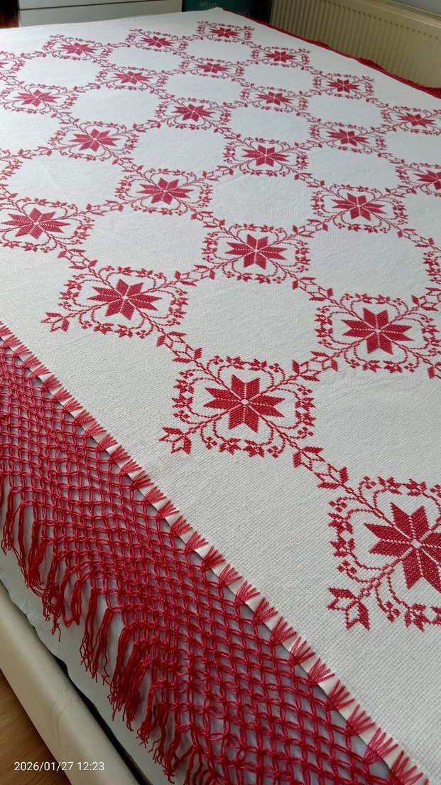 Klasik Nakışlı Kırmızı Masa Örtüsü - Görsel 3