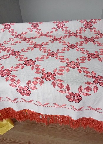 Nakışlı Kırmızı Masa Örtüsü - Görsel 4