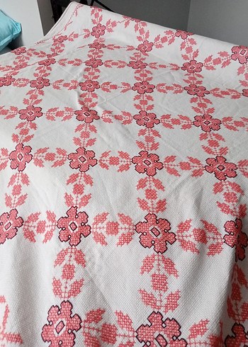 Nakışlı Kırmızı Masa Örtüsü - Görsel 6