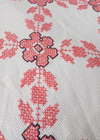 Nakışlı Kırmızı Masa Örtüsü - Görsel 5