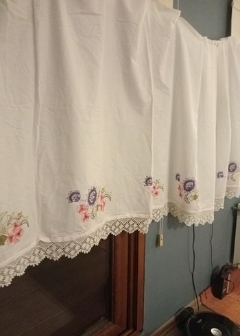 Nakışlı Beyaz Masa Örtüsü - Görsel 3