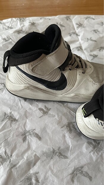 Nike basketbol ayakkabısı ve Adidas Standsmith ayakkabı
