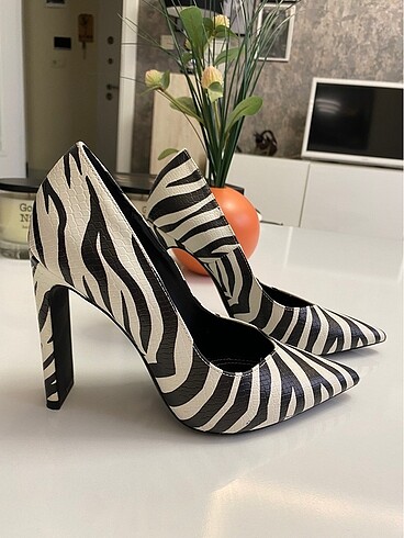 BERSHKA stiletto