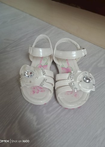 Çiçekli Beyaz sandalet