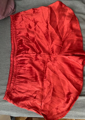 Parlak Pembe ve Kırmızı Saten Şort - Görsel 5