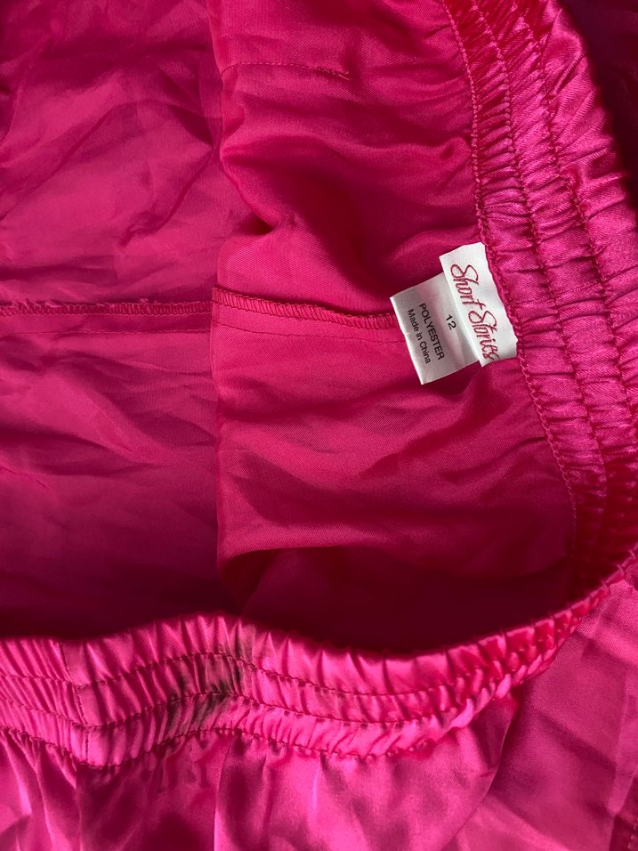 Parlak Pembe ve Kırmızı Saten Şort - Görsel 3