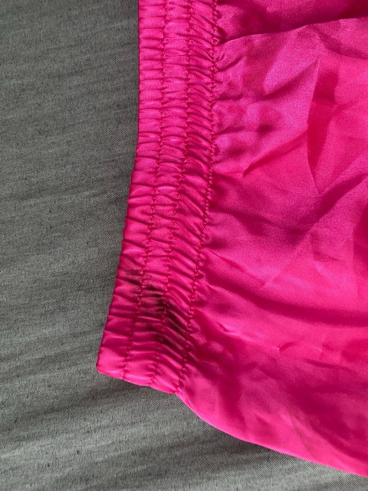 Parlak Pembe ve Kırmızı Saten Şort - Görsel 2