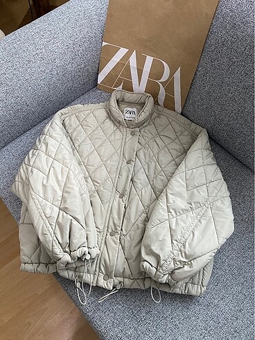 Zara kapitone mont