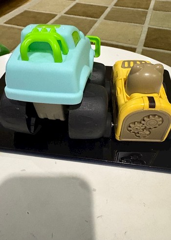 2 oyuncak araba - Görsel 3