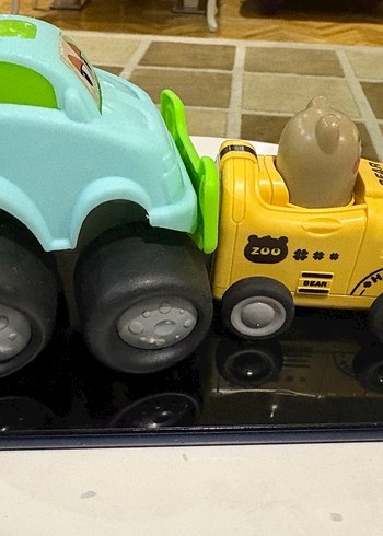 2 oyuncak araba - Görsel 2