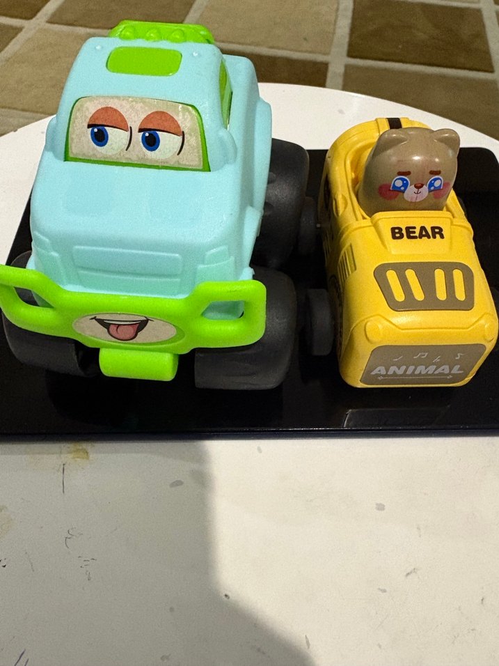 2 oyuncak araba - Görsel 4