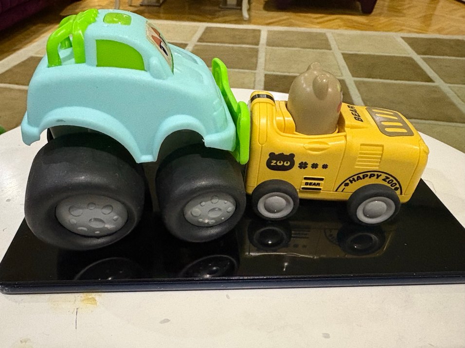 2 oyuncak araba - Görsel 2