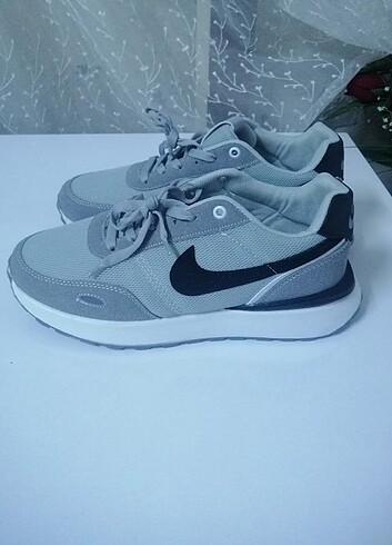 NIKE ERKEK SPOR AYAKKABI GRİ RENK 