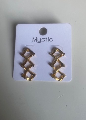 Zincir Detaylı Mini Altın Yılan Desenli Küpe - Görsel 2