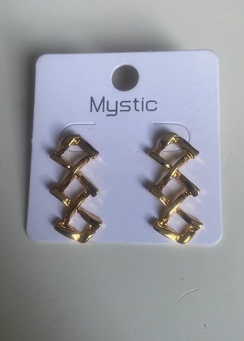 Zincir Detaylı Mini Altın Yılan Desenli Küpe - Görsel 3