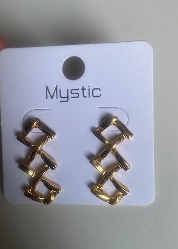 Zincir Detaylı Mini Altın Yılan Desenli Küpe - Görsel 5