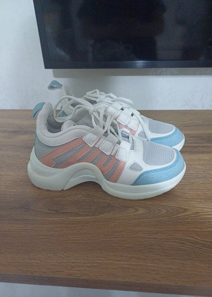 Kadin spor ayakkabı  - Görsel 2